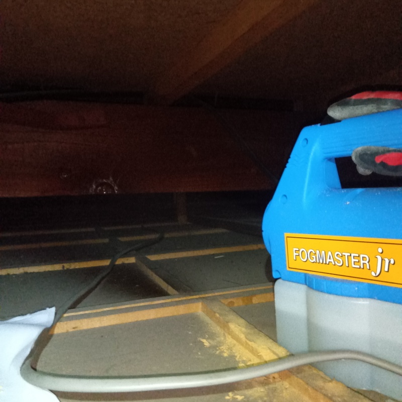 噴霧器で薬剤を散布