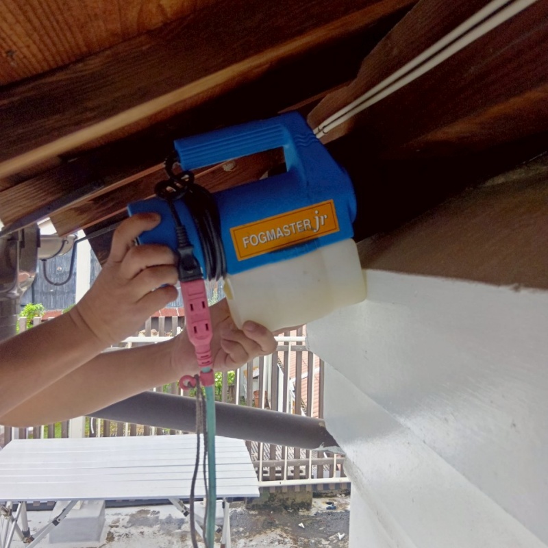 噴霧器で薬剤を散布