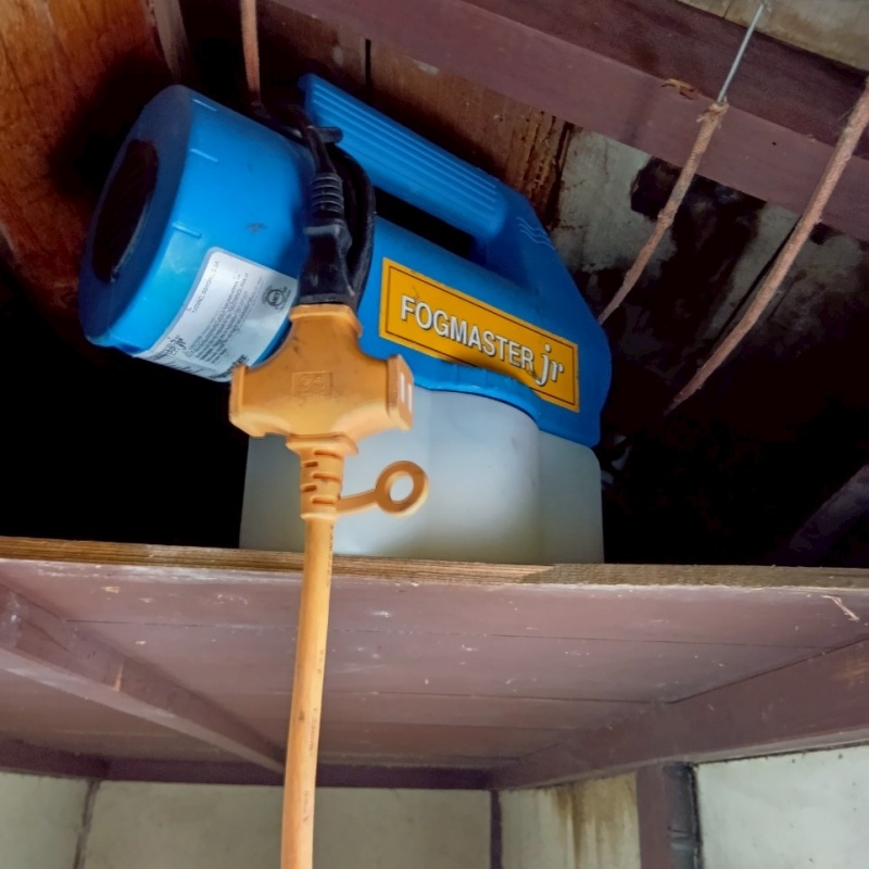 噴霧器で薬剤を散布