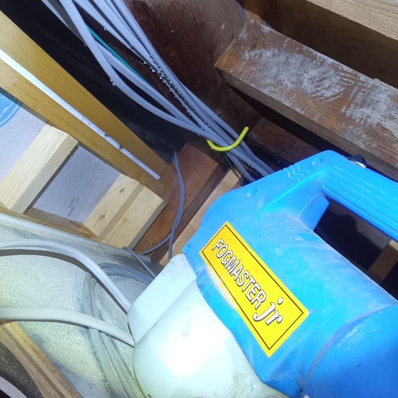 噴霧器で薬剤を散布