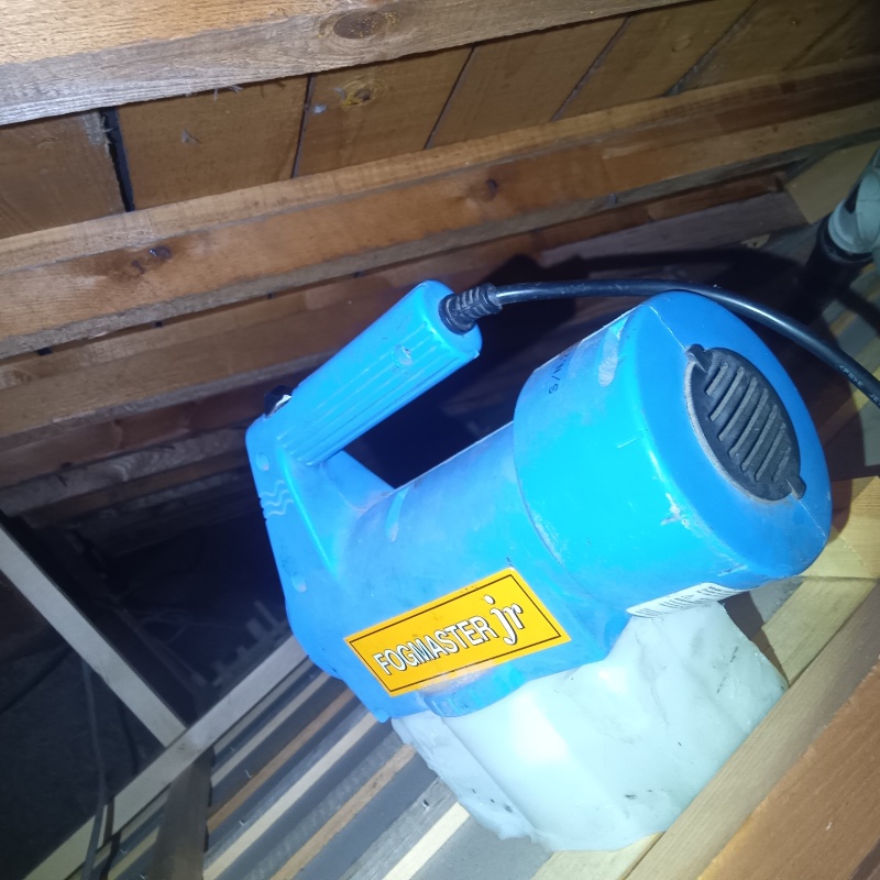 噴霧器で薬剤を散布