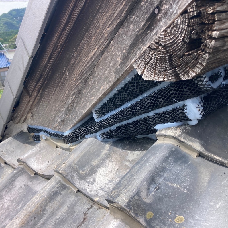 屋根のすき間を封鎖
