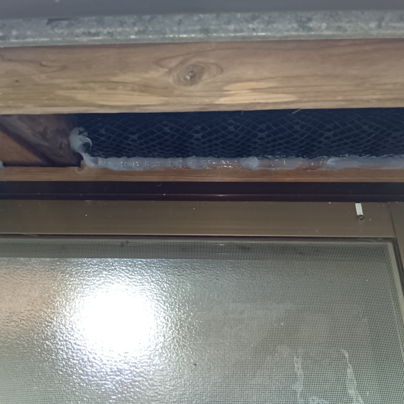 軒下のすき間を封鎖