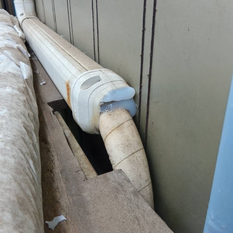 配管用の穴のすき間を封鎖