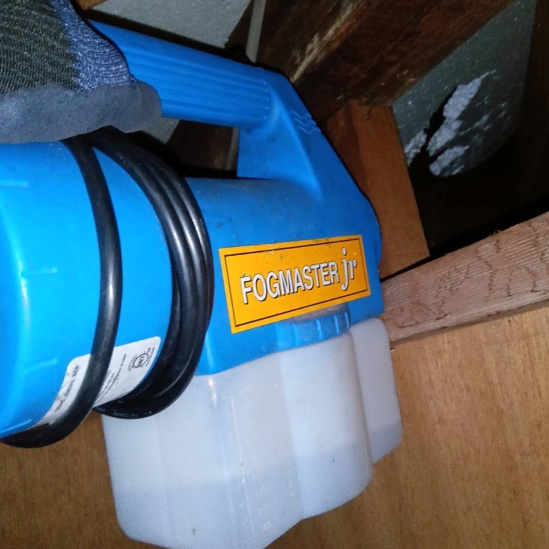 噴霧器で薬剤を散布