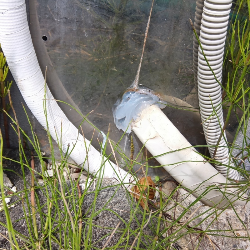 配管用の穴のすき間を封鎖