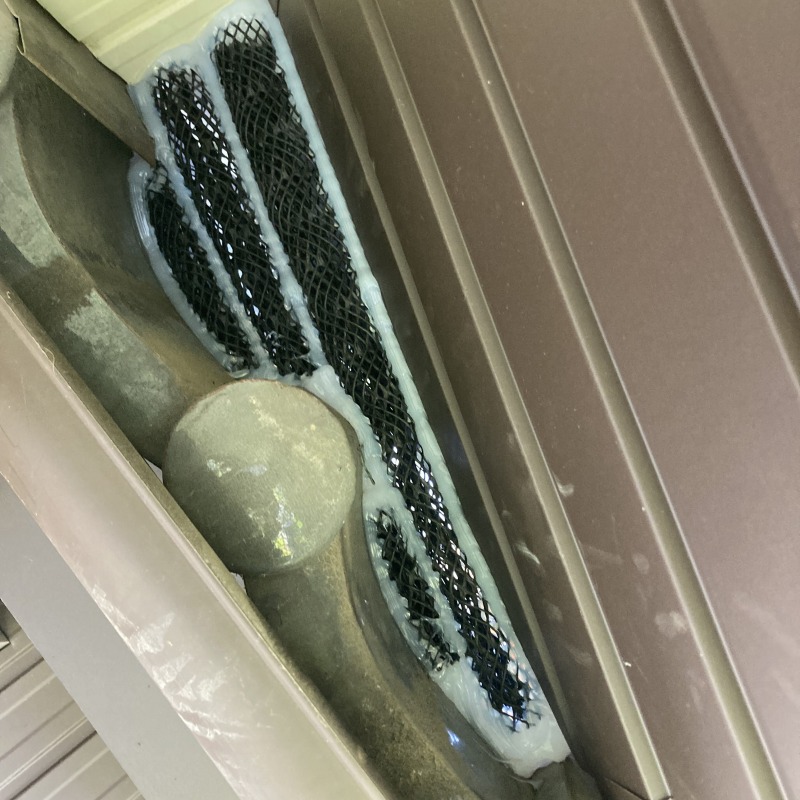 屋根のすき間を封鎖