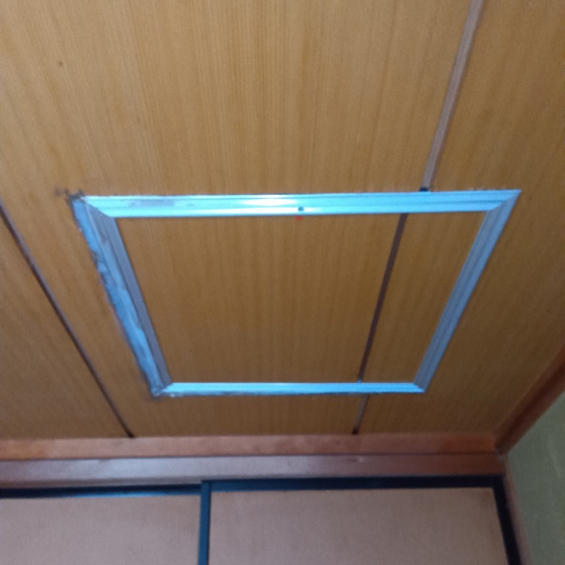 天井に新設した点検口