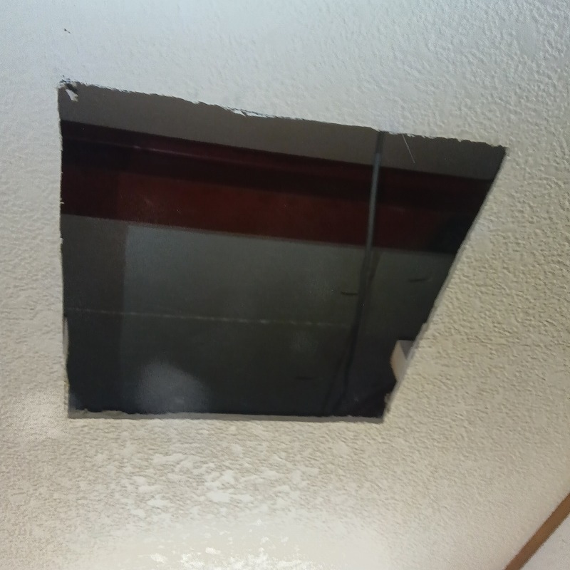 天井に新設した点検口