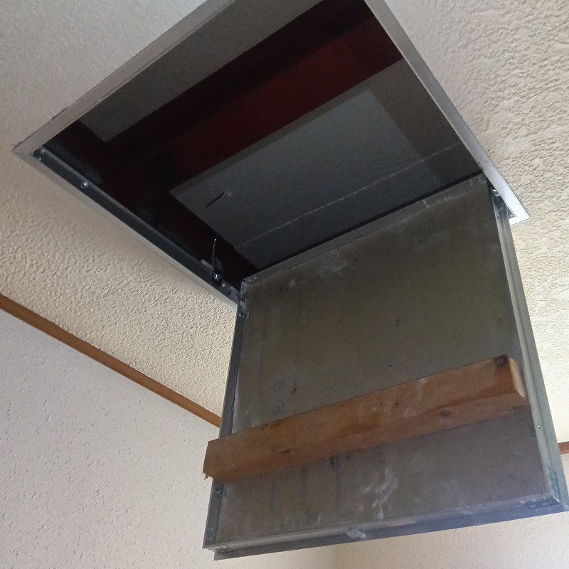 天井に新設した点検口