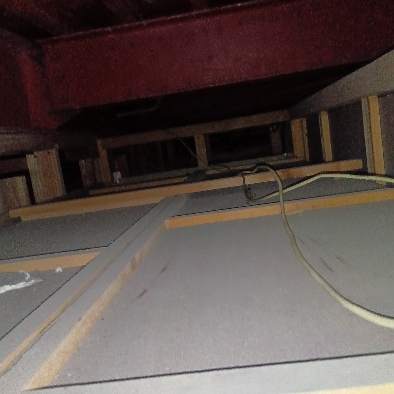 フンの清掃が完了した屋根裏