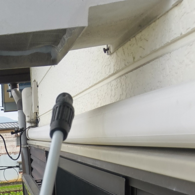 換気口まわりに除菌剤を散布