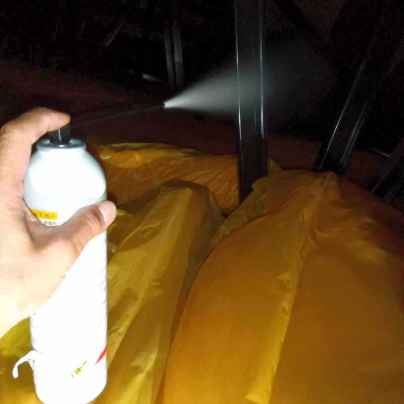 忌避スプレーを散布