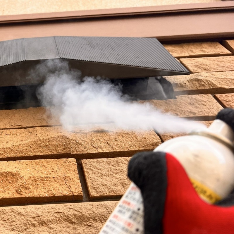 換気口に忌避スプレーを散布