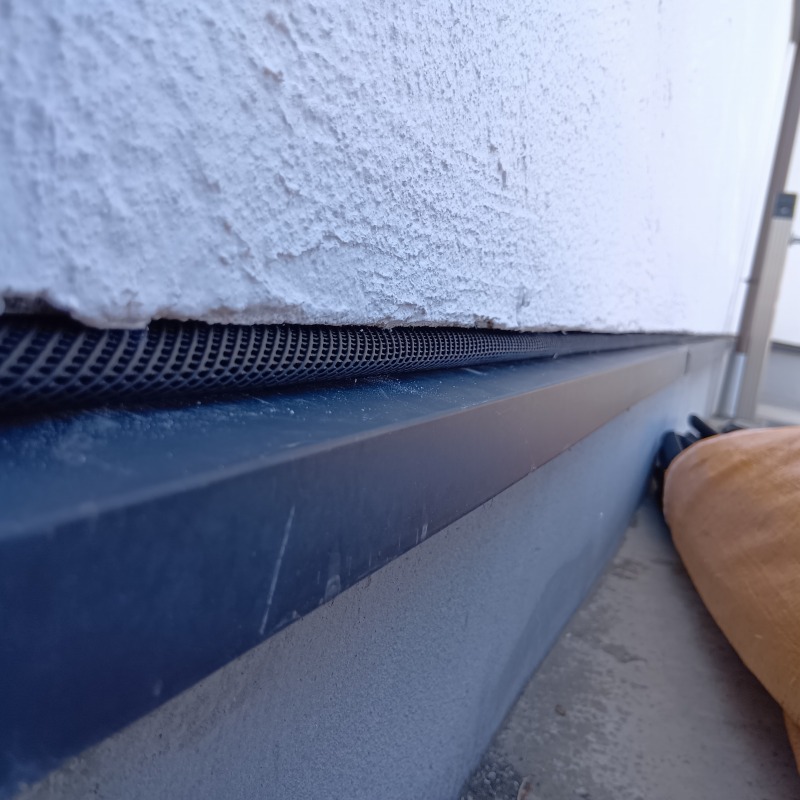 外壁と基礎部分のすき間を封鎖