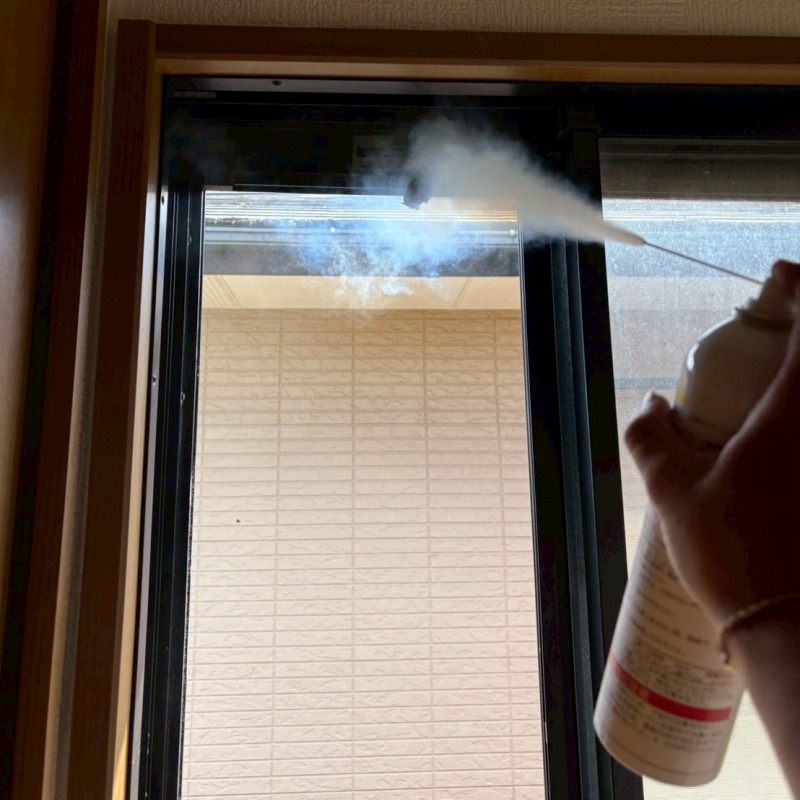 忌避スプレーを散布