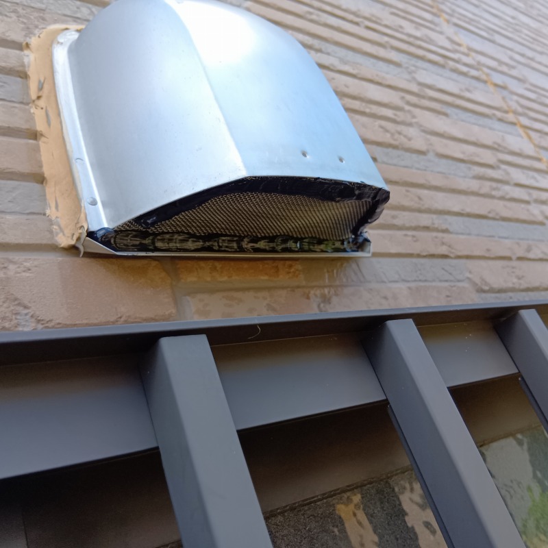 換気扇排気口に金網を設置