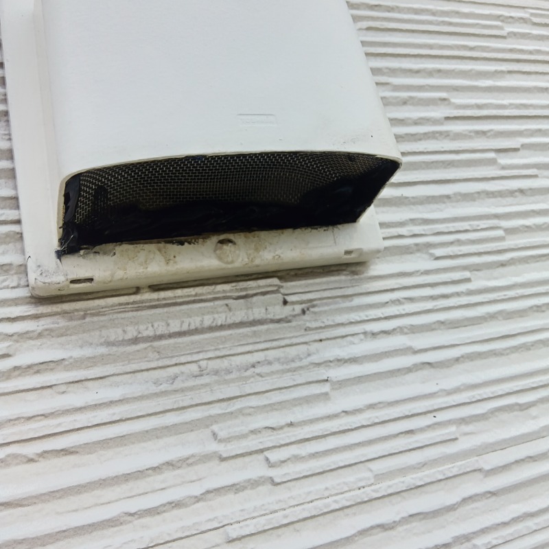 換気口に金網を設置