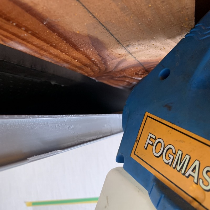 噴霧器で薬剤を散布