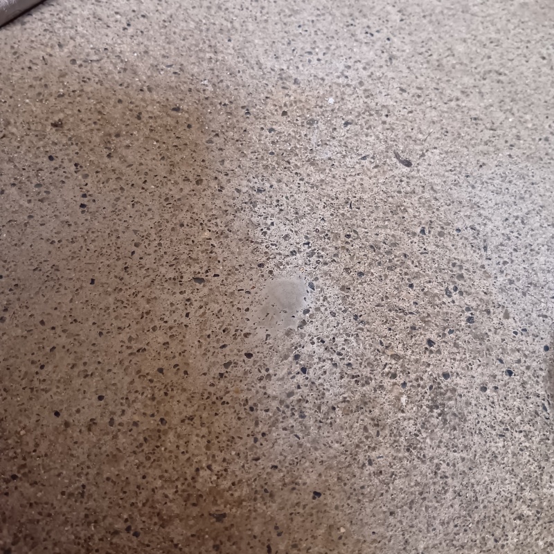 穴を開けた箇所を修復した様子