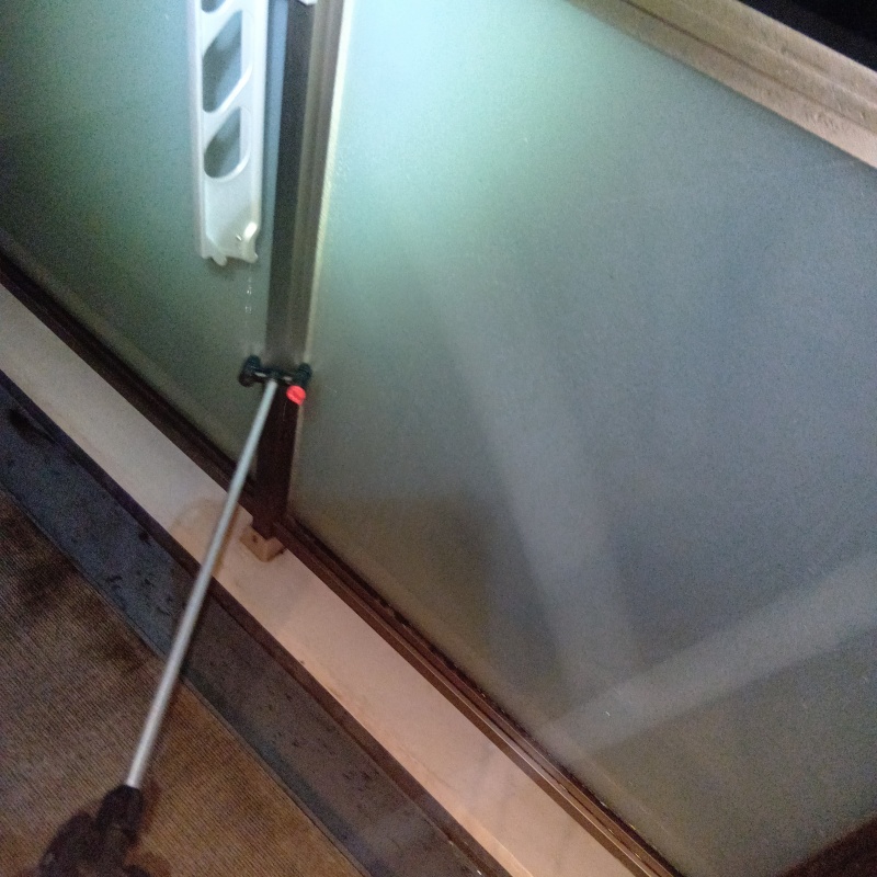 ベランダの壁に除菌剤を散布