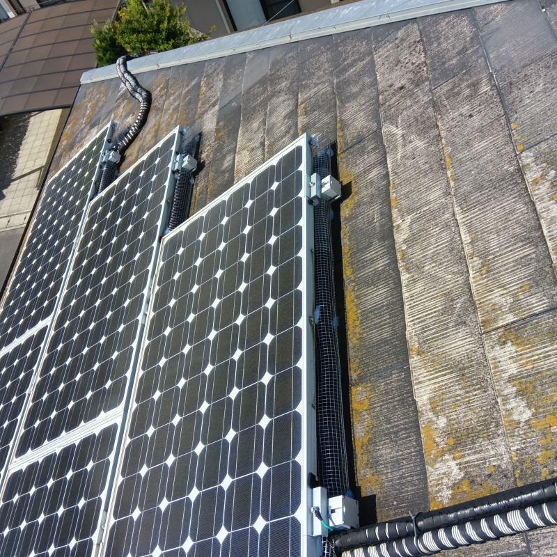 太陽光パネルの下に金網を設置