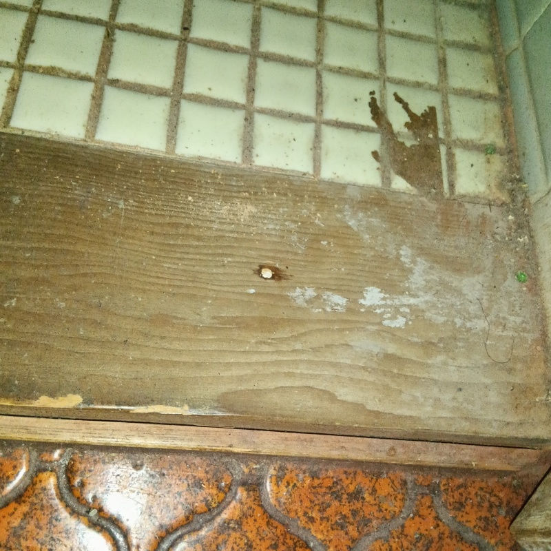 開けた穴を補修