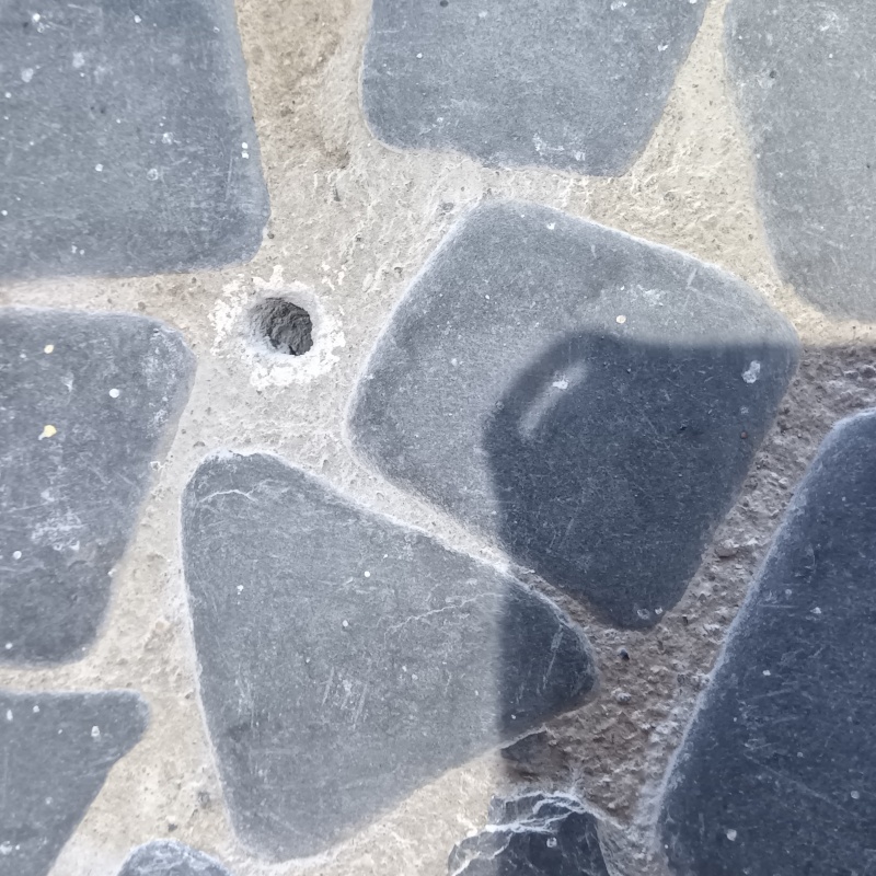 玄関床に開けた穴