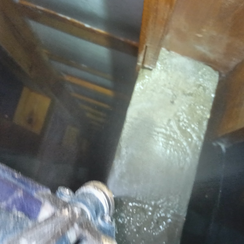 基礎に防蟻剤を散布