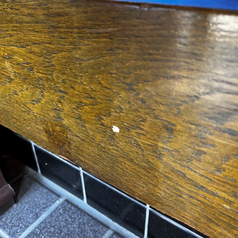 開けた穴を補修