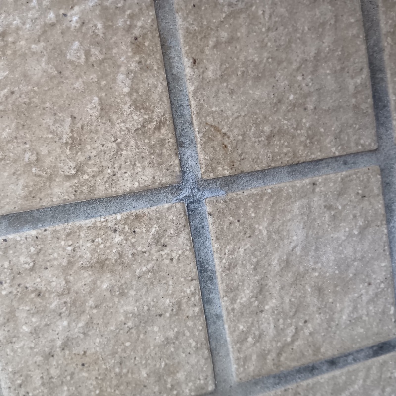 穴を開けた箇所を修復した様子