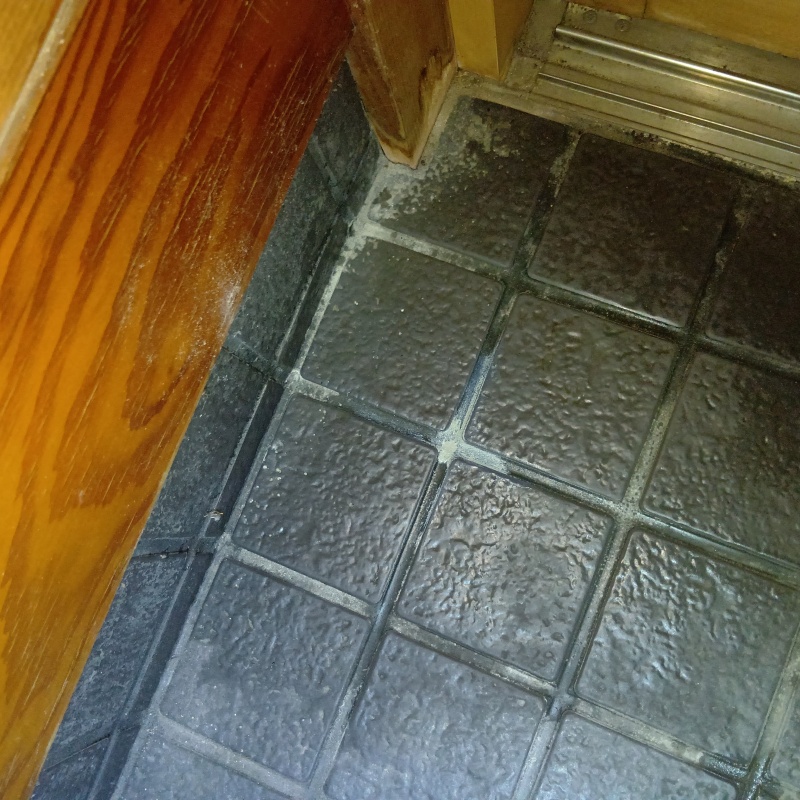 穴を開けた箇所を修復した様子