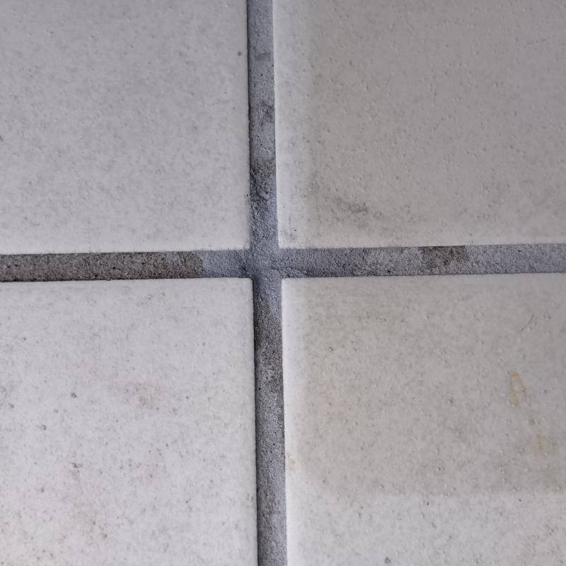 穴を開けた箇所を修復した様子