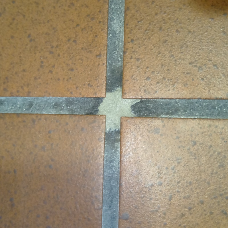 穴を開けた箇所を修復した様子