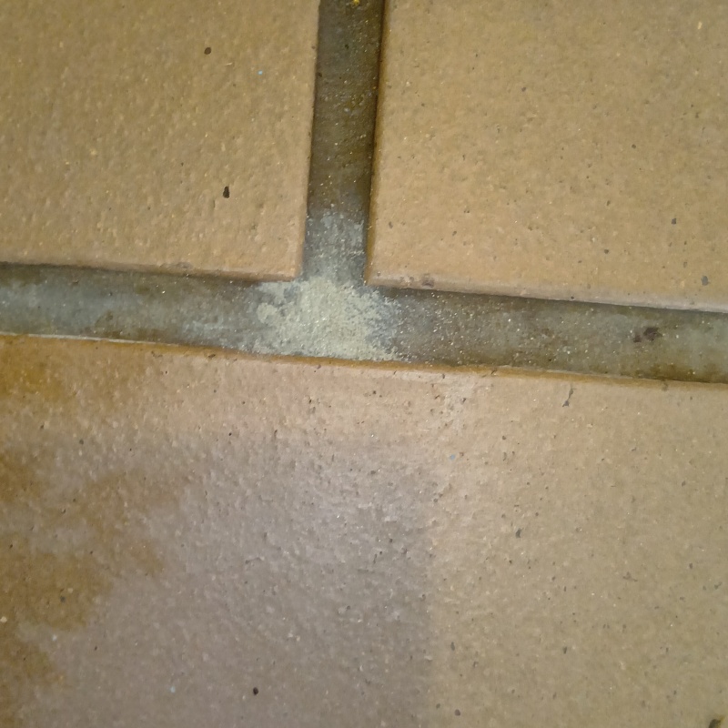 穴を開けた箇所を修復した様子