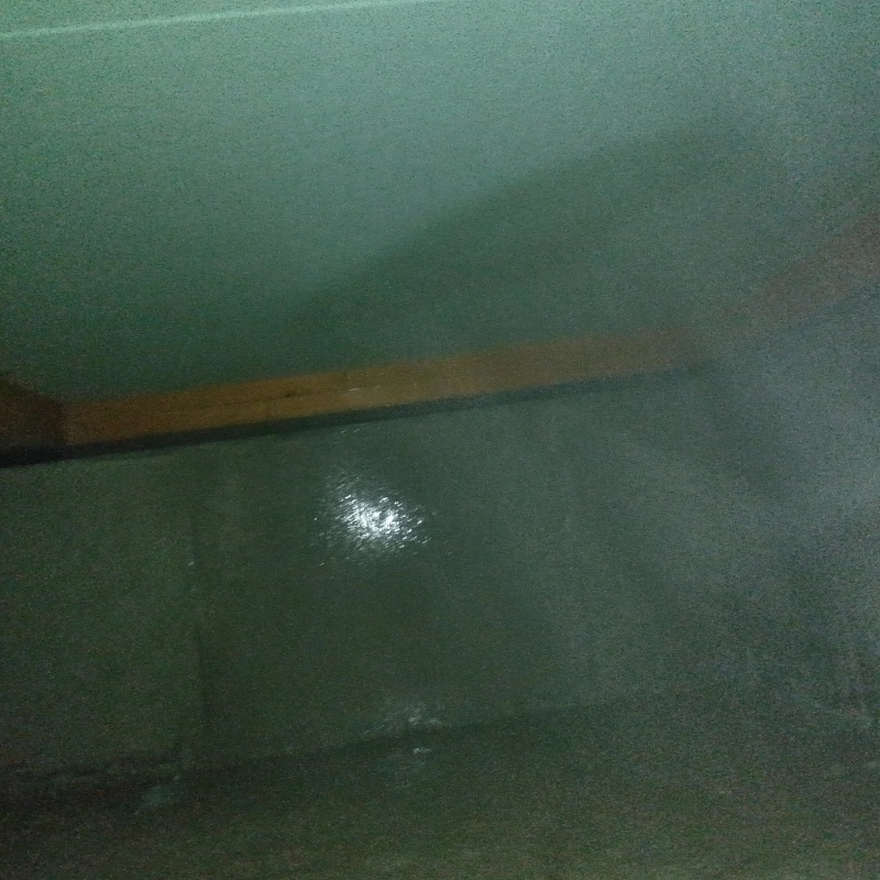 基礎部分にシロアリ駆除剤を散布