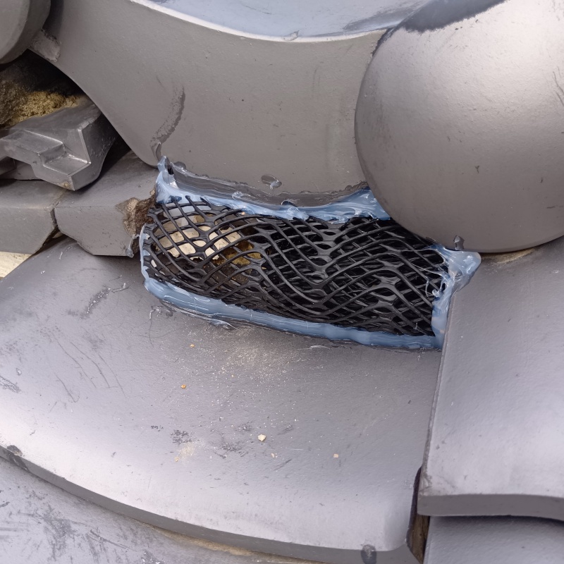 屋根のすき間を封鎖