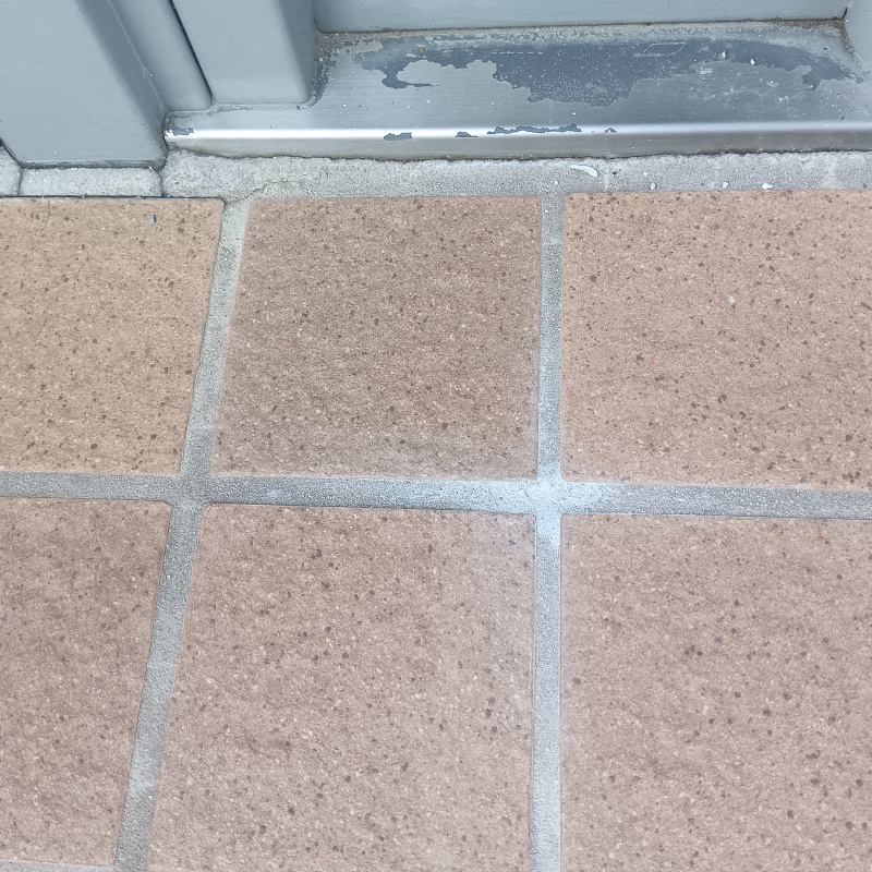 穴を開けた箇所を修復した様子