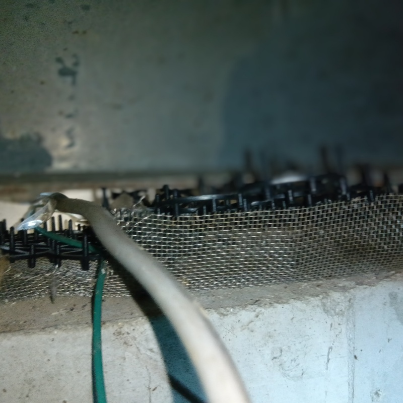 害獣の侵入対策を施した様子