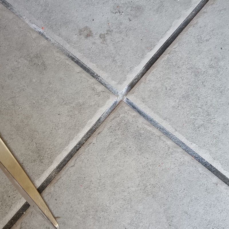 穴を開けた箇所を修復した様子