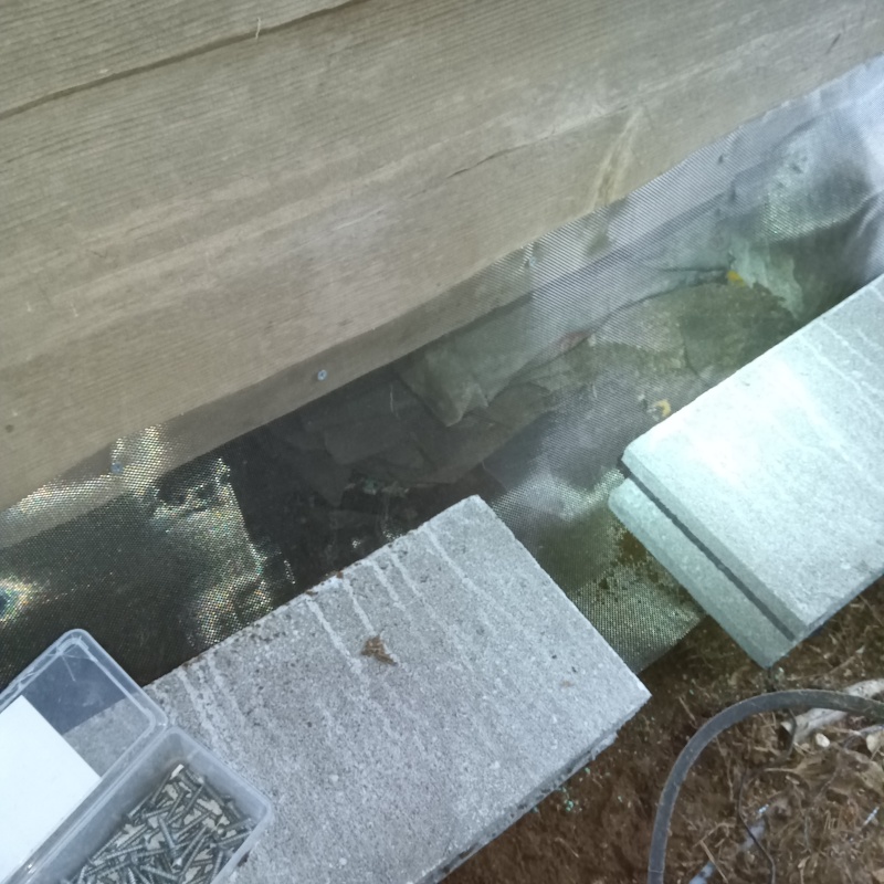 金網で侵入経路を封鎖