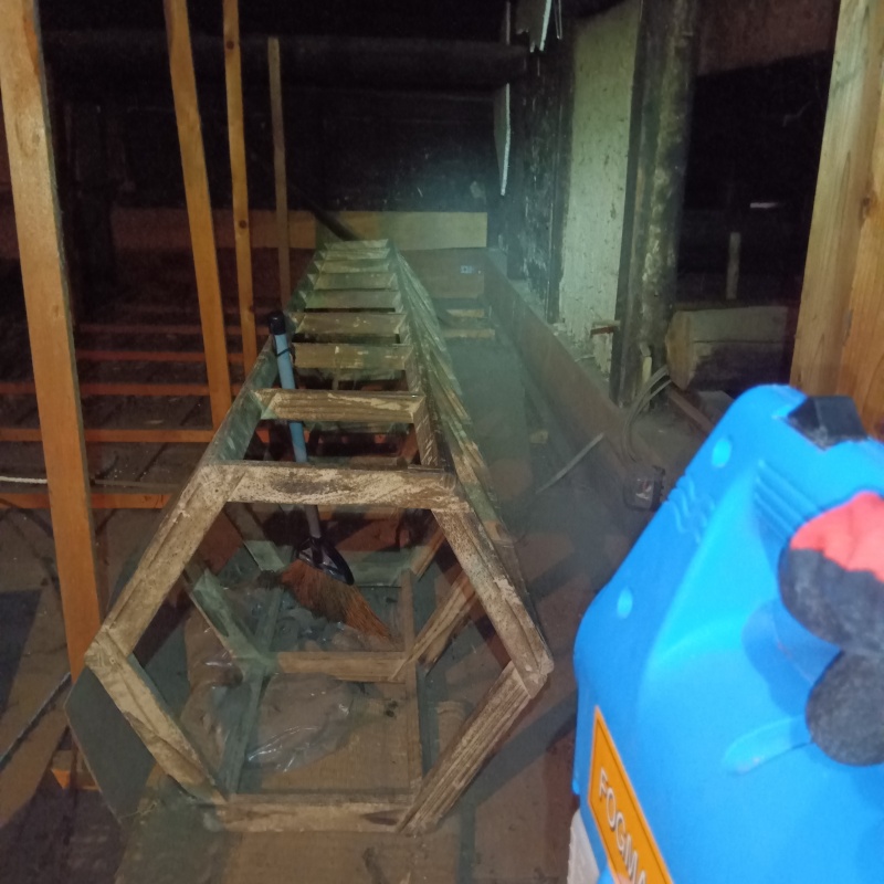 噴霧器で除菌剤・消臭剤を散布