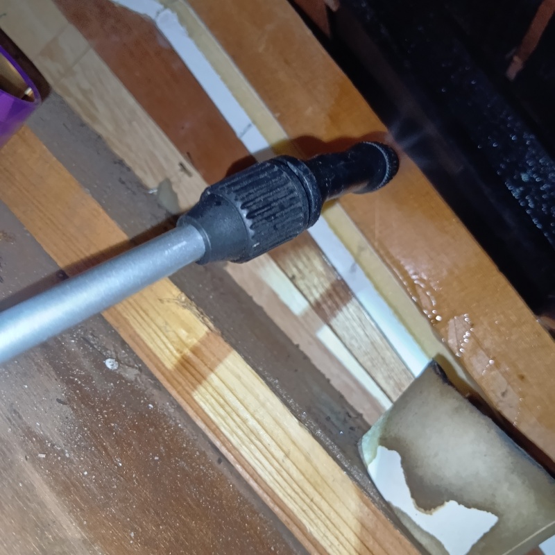 すき間にも忌避剤を散布