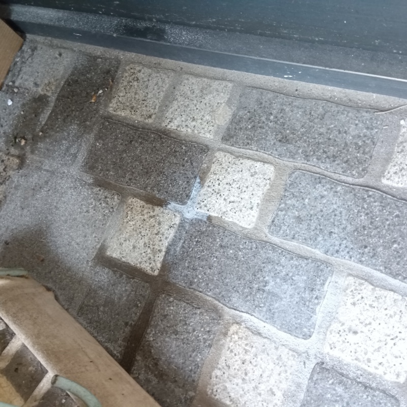 穴を開けた箇所を修復した様子