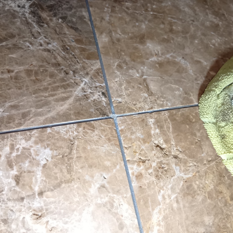 穴を開けた箇所を修復した様子