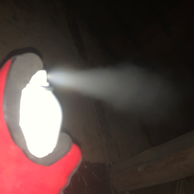 忌避スプレーを散布