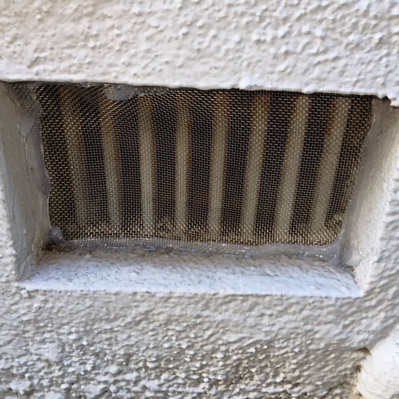 施工後の床下換気口