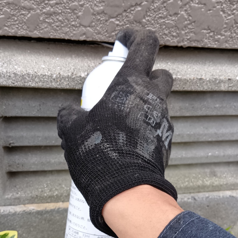 換気口から忌避スプレーを散布
