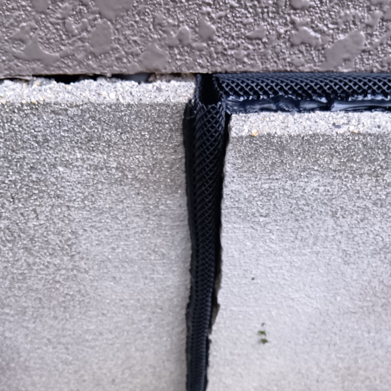 外壁のすき間を封鎖