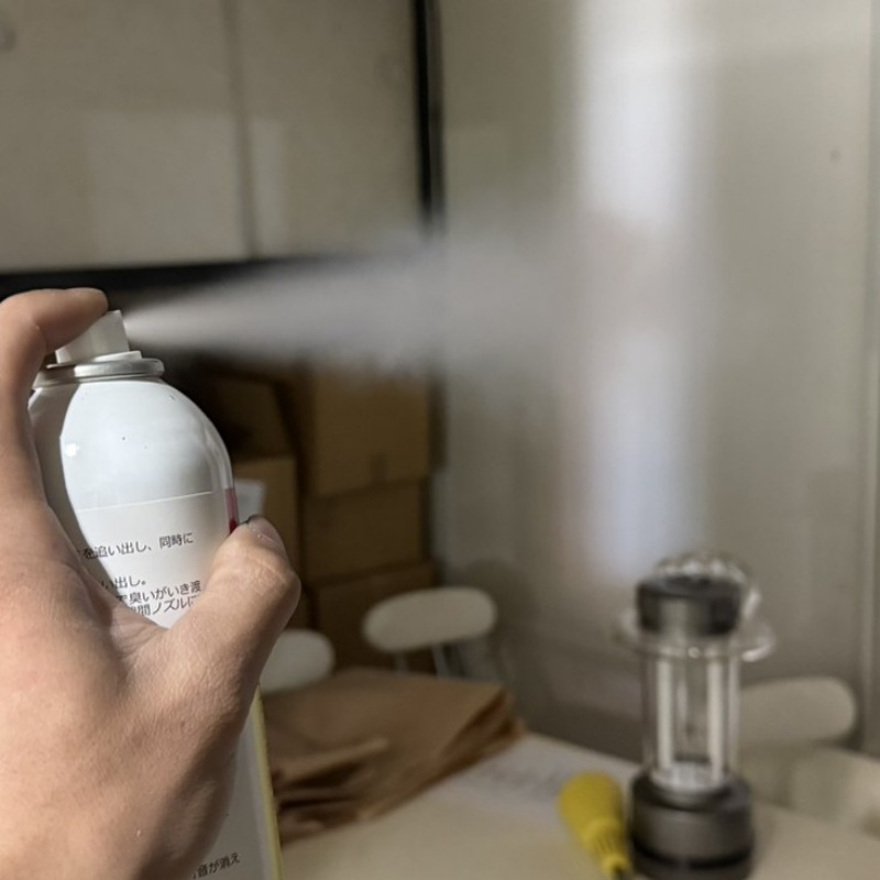 店舗内に忌避スプレーを散布